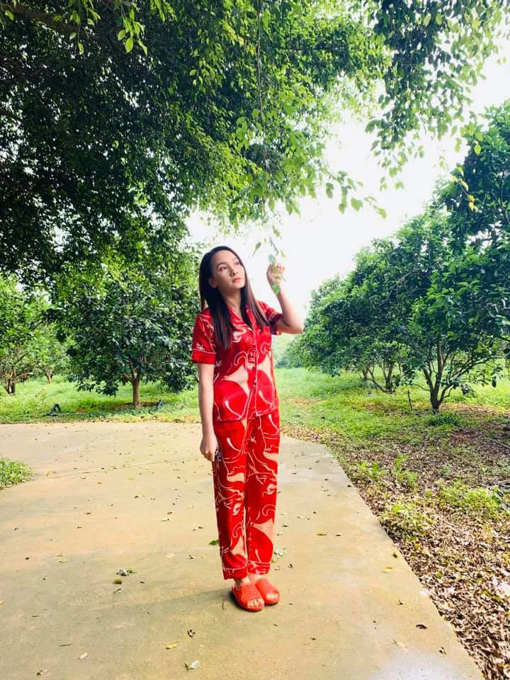 Thời trang đồ ngủ trên phim của Phương Oanh, Hồng Diễm cùng các nữ diễn viên - Ảnh 14. Thời trang đồ ngủ trên phim của Phương Oanh, Hồng Diễm cùng các nữ diễn viên - Ảnh 14.