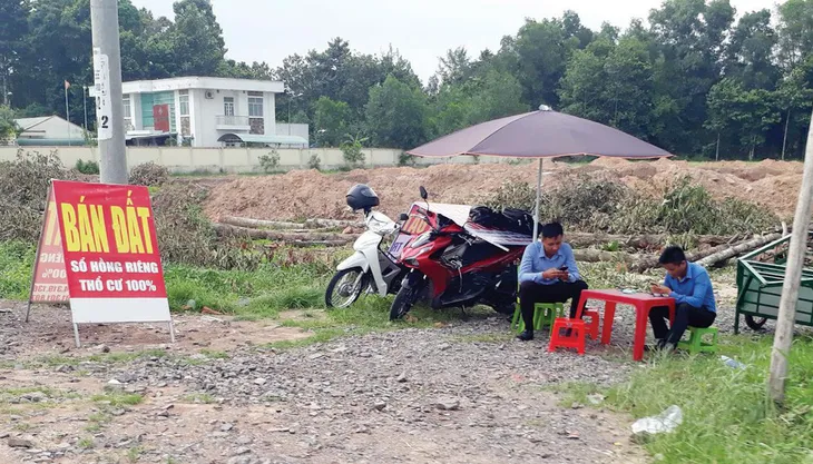 Mua nhà đất cắt lỗ, cẩn thận ăn cú lừa - Ảnh 1. Mua nhà đất cắt lỗ, cẩn thận ăn cú lừa - Ảnh 1.