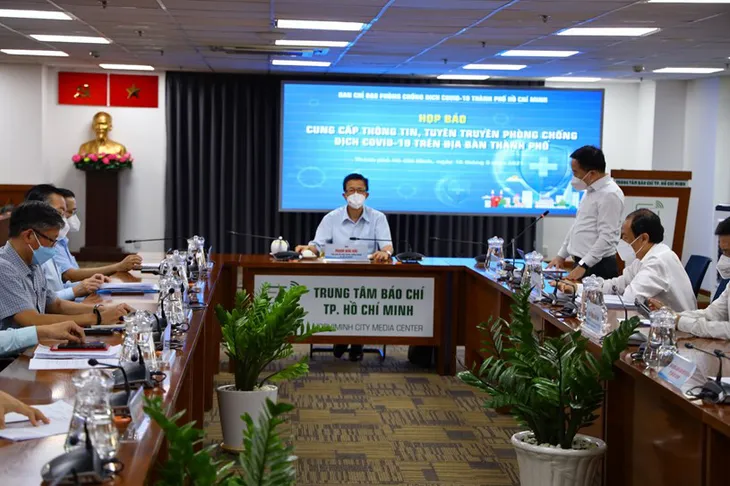TP Hồ Chí Minh hoàn thành tiêm vaccine mũi 1, số ca dù tăng nhưng tỷ lệ nhiễm giảm - Ảnh 1. TP Hồ Chí Minh hoàn thành tiêm vaccine mũi 1, số ca dù tăng nhưng tỷ lệ nhiễm giảm - Ảnh 1.