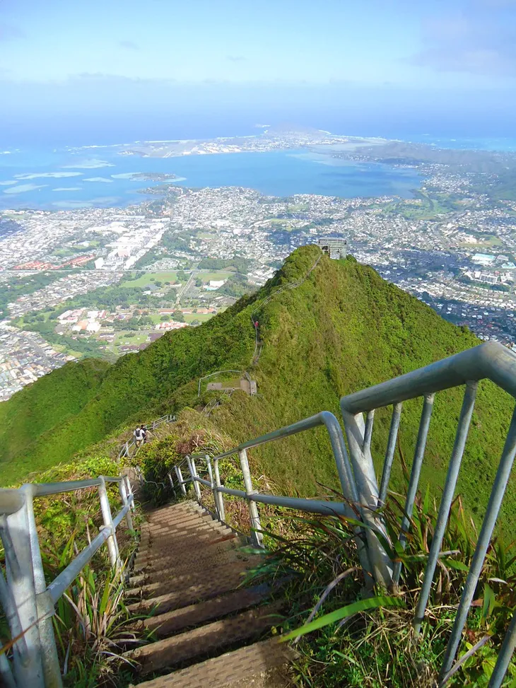 Phá bỏ “nấc thang lên thiên đường” nức tiếng tại Hawaii - Ảnh 1. Phá bỏ “nấc thang lên thiên đường” nức tiếng tại Hawaii - Ảnh 1.