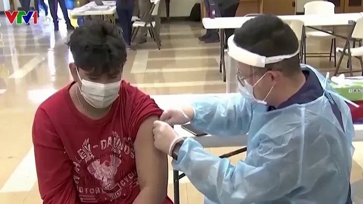Lợi ích của tiêm vaccine COVID-19 vượt trội so với rủi ro - Ảnh 2. Lợi ích của tiêm vaccine COVID-19 vượt trội so với rủi ro - Ảnh 2.
