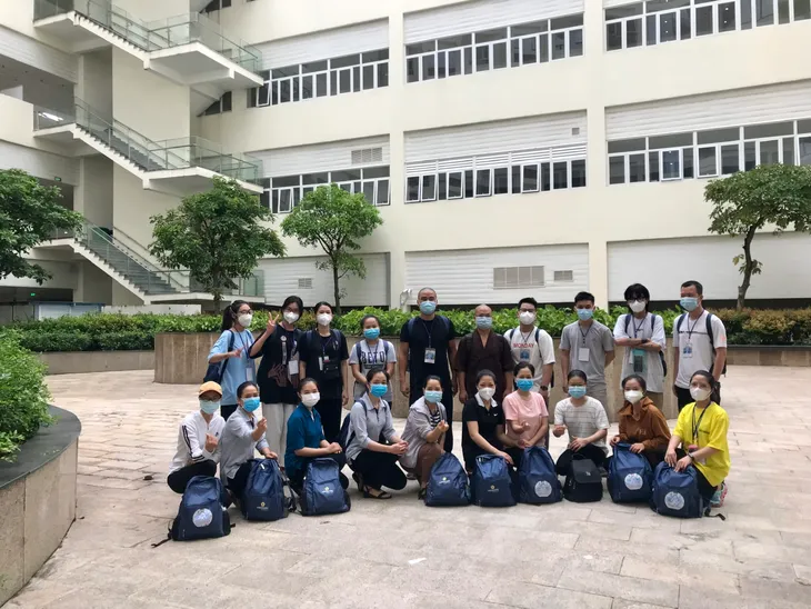21h20 ngày mai (18/9), VTV1: Phim tài liệu Lựa chọn của tôi - Khi tình thương chiến thắng nỗi sợ - Ảnh 1. 21h20 ngày mai (18/9), VTV1: Phim tài liệu Lựa chọn của tôi - Khi tình thương chiến thắng nỗi sợ - Ảnh 1.