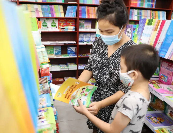 Minh bạch lựa chọn sách giáo khoa - Ảnh 6. Minh bạch lựa chọn sách giáo khoa - Ảnh 6.