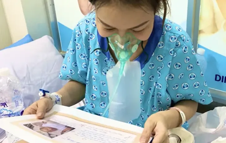 Hành trình tìm người thân cho trẻ bên trong bệnh viện điều trị COVID-19 - Ảnh 1. Hành trình tìm người thân cho trẻ bên trong bệnh viện điều trị COVID-19 - Ảnh 1.