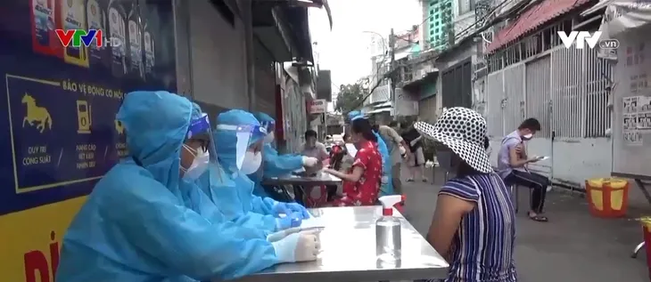 TP Hồ Chí Minh tăng tốc bao phủ vaccine - Ảnh 1. TP Hồ Chí Minh tăng tốc bao phủ vaccine - Ảnh 1.