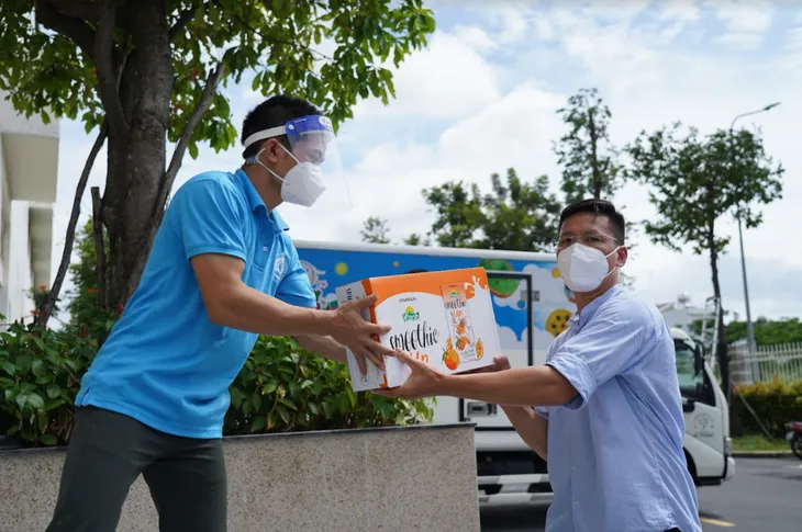 Chung tay chống dịch, Vinamilk đã đóng góp hơn 95 tỷ đồng qua nhiều hoạt động thiết thực - Ảnh 2. Chung tay chống dịch, Vinamilk đã đóng góp hơn 95 tỷ đồng qua nhiều hoạt động thiết thực - Ảnh 2.