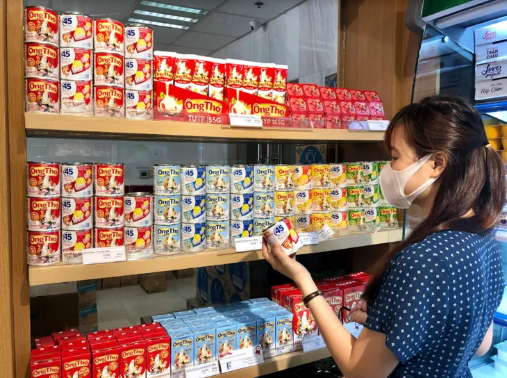 Người tiêu dùng bất ngờ nhận “lộc” từ chương trình mừng sinh nhật 45 năm của sữa đặc Ông Thọ - Ảnh 2. Người tiêu dùng bất ngờ nhận “lộc” từ chương trình mừng sinh nhật 45 năm của sữa đặc Ông Thọ - Ảnh 2.