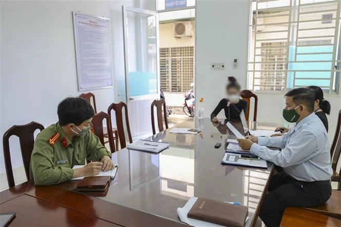 Người đăng tin được tiêm vaccine COVID-19 nhờ ba chồng quyền lực bị phạt 7,5 triệu đồng - Ảnh 1. Người đăng tin được tiêm vaccine COVID-19 nhờ ba chồng quyền lực bị phạt 7,5 triệu đồng - Ảnh 1.