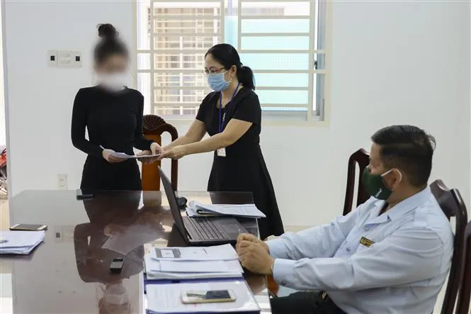 Người đăng tin được tiêm vaccine COVID-19 nhờ ba chồng quyền lực bị phạt 7,5 triệu đồng - Ảnh 3. Người đăng tin được tiêm vaccine COVID-19 nhờ ba chồng quyền lực bị phạt 7,5 triệu đồng - Ảnh 3.