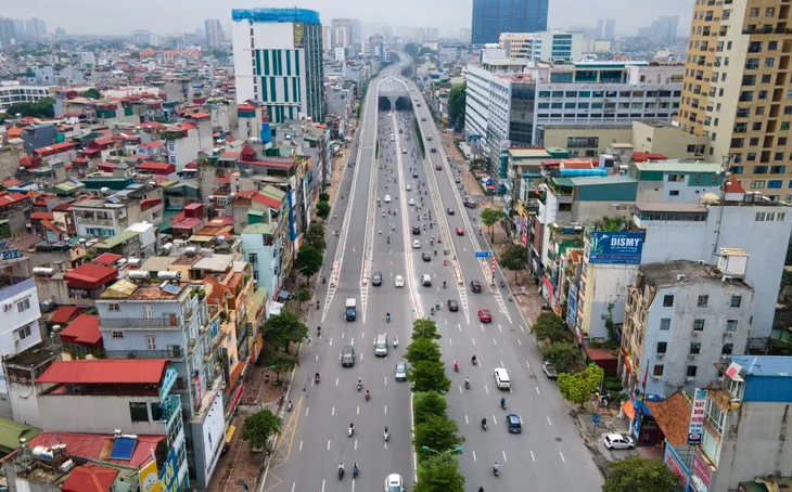 Hà Nội nhộn nhịp trở lại trong ngày đầu dỡ bỏ 39 chốt kiểm soát dịch - Ảnh 7. Hà Nội nhộn nhịp trở lại trong ngày đầu dỡ bỏ 39 chốt kiểm soát dịch - Ảnh 7.