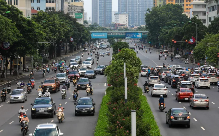 Hà Nội nhộn nhịp trở lại trong ngày đầu dỡ bỏ 39 chốt kiểm soát dịch - Ảnh 5. Hà Nội nhộn nhịp trở lại trong ngày đầu dỡ bỏ 39 chốt kiểm soát dịch - Ảnh 5.
