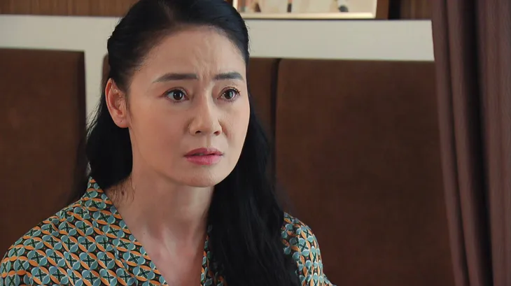 Hương vị tình thân: Cuộc chạm trán lịch sử, bà Sa lập mưu tố Nam là con kẻ giết người? - Ảnh 13. Hương vị tình thân: Cuộc chạm trán lịch sử, bà Sa lập mưu tố Nam là con kẻ giết người? - Ảnh 13.