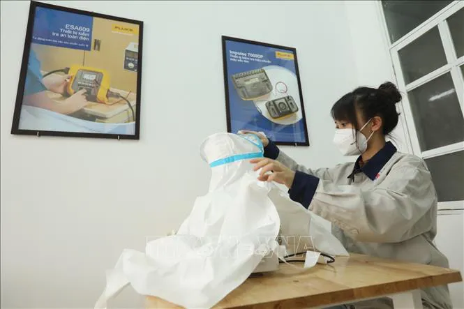 Việt Nam sáng chế thành công thiết bị bảo hộ chống COVID-19 lên tới 99% - Ảnh 2. Việt Nam sáng chế thành công thiết bị bảo hộ chống COVID-19 lên tới 99% - Ảnh 2.