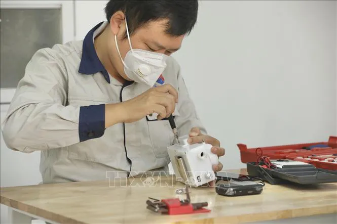 Việt Nam sáng chế thành công thiết bị bảo hộ chống COVID-19 lên tới 99% - Ảnh 6. Việt Nam sáng chế thành công thiết bị bảo hộ chống COVID-19 lên tới 99% - Ảnh 6.