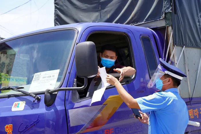 Từng bước khôi phục lại hoạt động vận tải sau giãn cách xã hội - Ảnh 1. Từng bước khôi phục lại hoạt động vận tải sau giãn cách xã hội - Ảnh 1.
