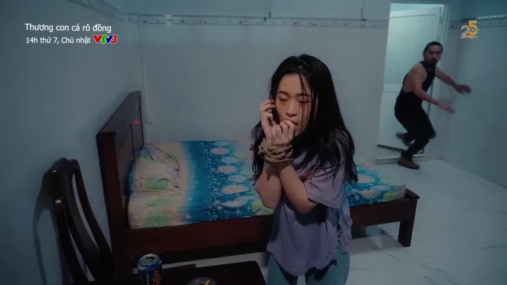Thương con cá rô đồng - Tập 40: Mạnh tỏ tình với Thương, Nhung có bắn Hải đen? - Ảnh 3. Thương con cá rô đồng - Tập 40: Mạnh tỏ tình với Thương, Nhung có bắn Hải đen? - Ảnh 3.