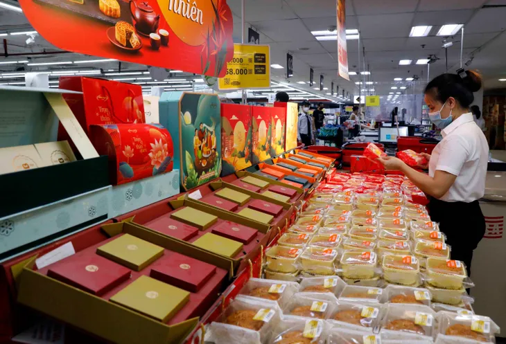 Bánh nướng, bánh dẻo né COVID-19 bằng đường online - Ảnh 1.