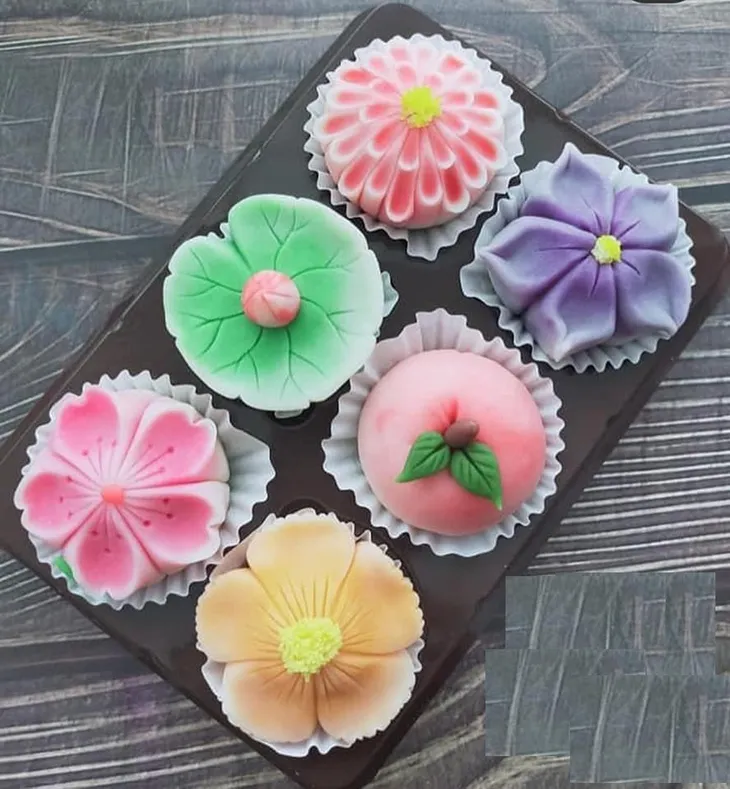 Thị trường bánh Trung thu ế ẩm chưa từng thấy dù nhiều mẫu bánh độc lạ ra lò - Ảnh 15. Thị trường bánh Trung thu ế ẩm chưa từng thấy dù nhiều mẫu bánh độc lạ ra lò - Ảnh 15.