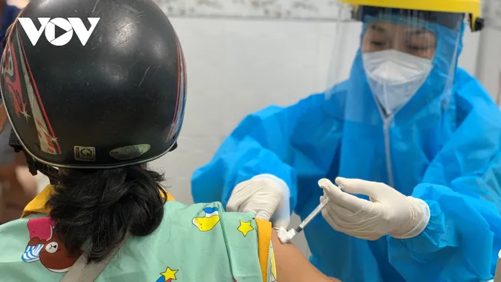 Sở Y tế TP Hồ Chí Minh đề xuất cấp thẻ xanh COVID cho người tiêm ít nhất 1 mũi vaccine - Ảnh 1. Sở Y tế TP Hồ Chí Minh đề xuất cấp thẻ xanh COVID cho người tiêm ít nhất 1 mũi vaccine - Ảnh 1.