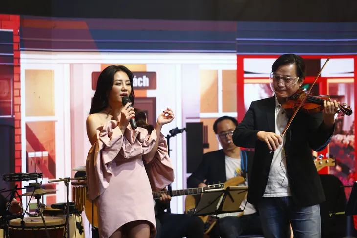 Hãy yêu nhau đi: Chàng trai không chấp nhận yêu xa gặp cô gái yếu đuối nhưng ngọt ngào - Ảnh 11. Hãy yêu nhau đi: Chàng trai không chấp nhận yêu xa gặp cô gái yếu đuối nhưng ngọt ngào - Ảnh 11.
