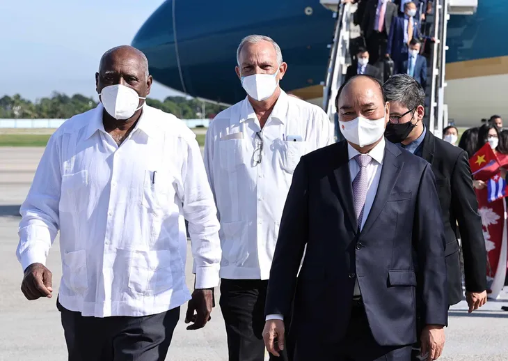 Chủ tịch nước đến La Habana, bắt đầu thăm chính thức Cuba - Ảnh 2. Chủ tịch nước đến La Habana, bắt đầu thăm chính thức Cuba - Ảnh 2.