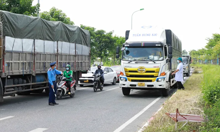 Đề nghị hỗ trợ vận tải hàng hóa theo đúng chỉ đạo của Chính phủ - Ảnh 1. Đề nghị hỗ trợ vận tải hàng hóa theo đúng chỉ đạo của Chính phủ - Ảnh 1.