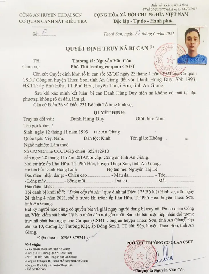 Đối tượng trộm điện thoại khi đang trốn truy nã bị tổ chống dịch tóm gọn - Ảnh 1. Đối tượng trộm điện thoại khi đang trốn truy nã bị tổ chống dịch tóm gọn - Ảnh 1.