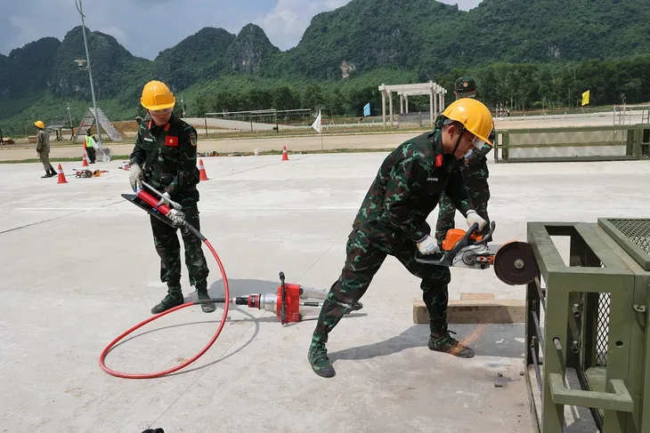 Army Games 2021: ĐT Việt Nam 1 về đích thứ 3 Chặng 2 của Vùng tai nạn - Ảnh 1. Army Games 2021: ĐT Việt Nam 1 về đích thứ 3 Chặng 2 của Vùng tai nạn - Ảnh 1.