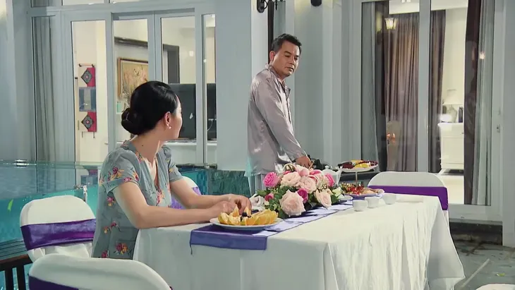 Hương vị tình thân phần 2 - Tập 27: Mải hùa theo mẹ chồng chèn ép Nam, Thy không hay biết trà xanh muốn cướp chồng - Ảnh 12. Hương vị tình thân phần 2 - Tập 27: Mải hùa theo mẹ chồng chèn ép Nam, Thy không hay biết trà xanh muốn cướp chồng - Ảnh 12.