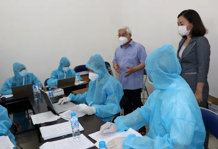 Người dân Bình Dương đồng loạt đi tiêm vaccine Vero Cell trong ngày Quốc khánh - Ảnh 15. Người dân Bình Dương đồng loạt đi tiêm vaccine Vero Cell trong ngày Quốc khánh - Ảnh 15.