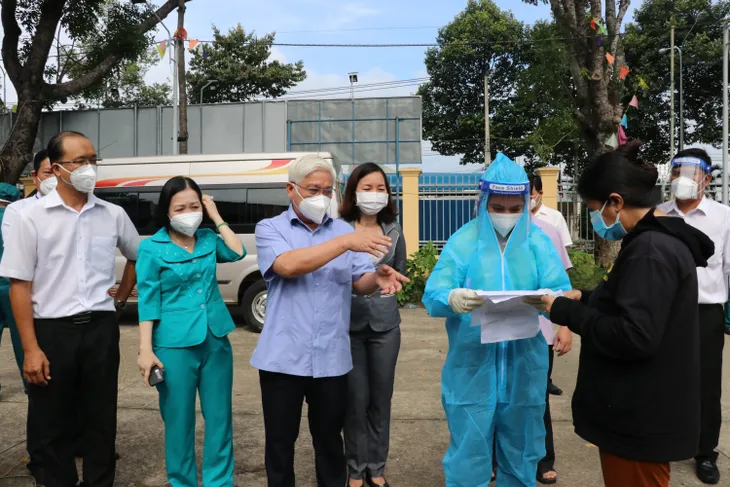 Người dân Bình Dương đồng loạt đi tiêm vaccine Vero Cell trong ngày Quốc khánh - Ảnh 12. Người dân Bình Dương đồng loạt đi tiêm vaccine Vero Cell trong ngày Quốc khánh - Ảnh 12.