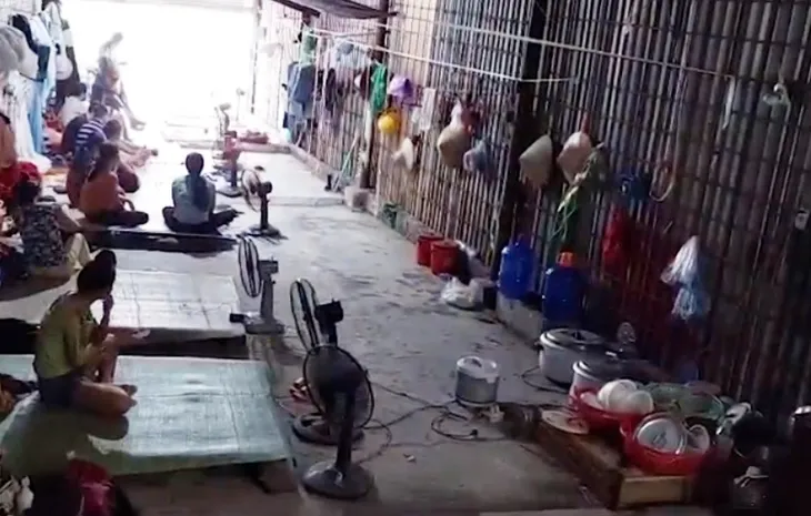An sinh mùa dịch - Điểm tựa của lao động nghèo bị mắc kẹt lại thành phố - Ảnh 1. An sinh mùa dịch - Điểm tựa của lao động nghèo bị mắc kẹt lại thành phố - Ảnh 1.