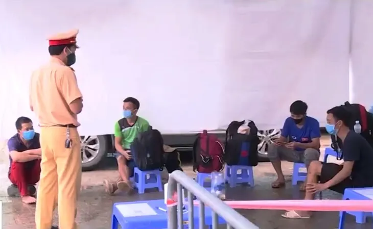 An sinh mùa dịch - Điểm tựa của lao động nghèo bị mắc kẹt lại thành phố - Ảnh 4. An sinh mùa dịch - Điểm tựa của lao động nghèo bị mắc kẹt lại thành phố - Ảnh 4.