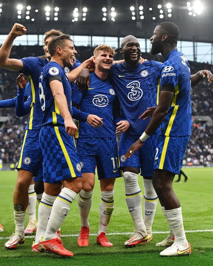 Thắng đậm Tottenham 3 bàn, Chelsea vươn lên dẫn đầu Ngoại hạng Anh cùng Liverpool - Ảnh 2. Thắng đậm Tottenham 3 bàn, Chelsea vươn lên dẫn đầu Ngoại hạng Anh cùng Liverpool - Ảnh 2.