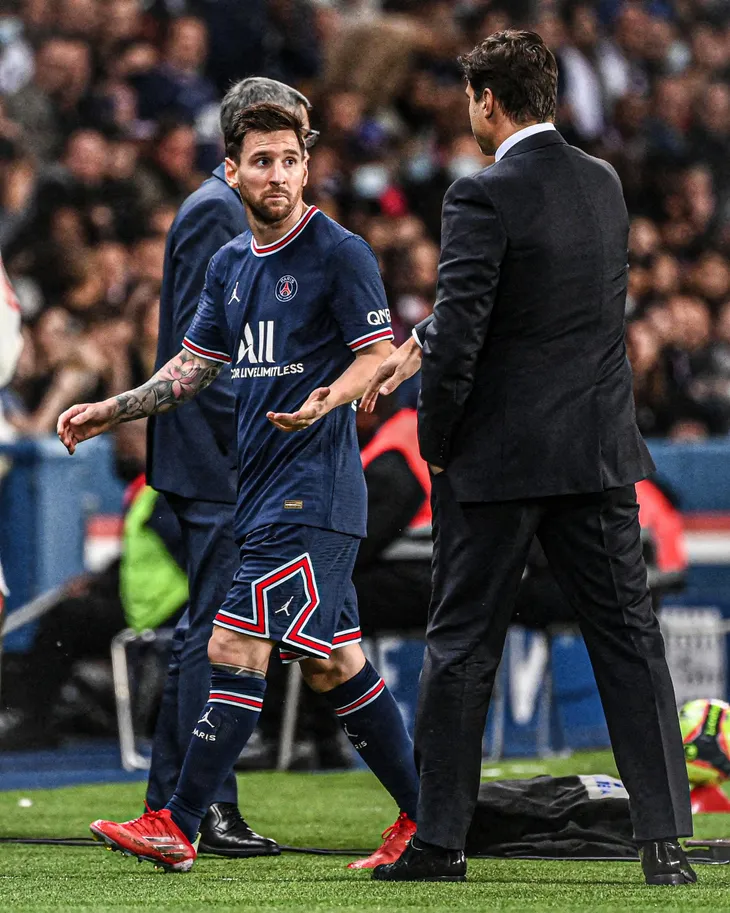Messi phản ứng khi bị thay ra trong trận PSG gặp Lyon - Ảnh 1. Messi phản ứng khi bị thay ra trong trận PSG gặp Lyon - Ảnh 1.