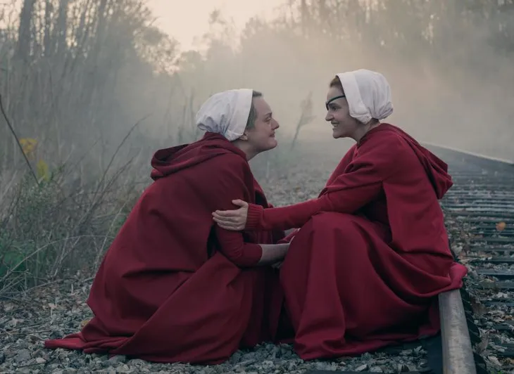 Emmy 2021: The Handmaids Tale - Series phim tuột giải nhiều nhất lịch sử - Ảnh 1. Emmy 2021: The Handmaids Tale - Series phim tuột giải nhiều nhất lịch sử - Ảnh 1.