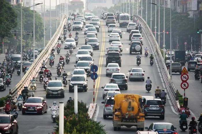 Đường phố Hà Nội đông nghẹt thở ngày đầu nới lỏng giãn cách - Ảnh 12.