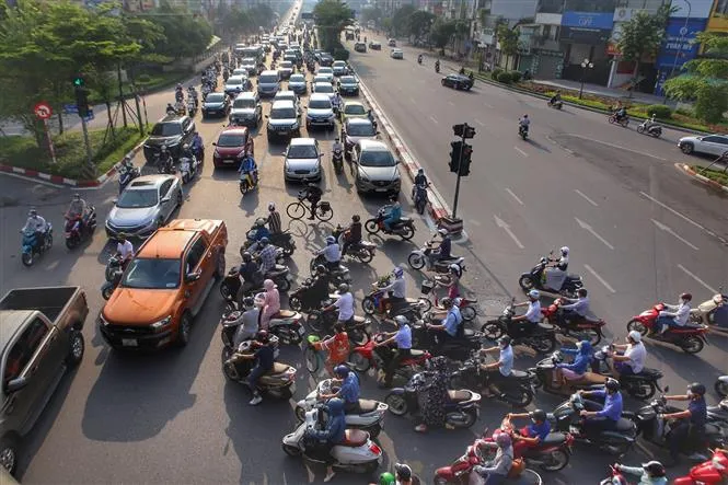 Đường phố Hà Nội đông nghẹt thở ngày đầu nới lỏng giãn cách - Ảnh 9.