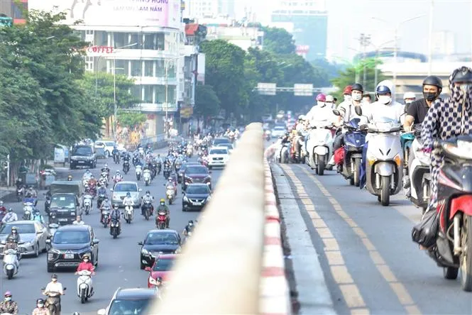 Đường phố Hà Nội đông nghẹt thở ngày đầu nới lỏng giãn cách - Ảnh 10.