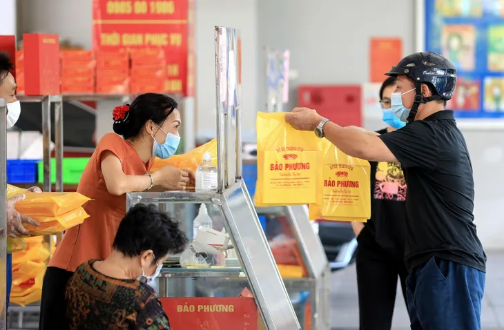Hà Nội: Các dịch vụ, hoạt động nào được cho phép kể từ 6h ngày 21/9? - Ảnh 1.