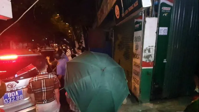 Khám xét nhà Trưởng phòng Cảnh sát Kinh tế Công an Hà Nội - Ảnh 1. Khám xét nhà Trưởng phòng Cảnh sát Kinh tế Công an Hà Nội - Ảnh 1.