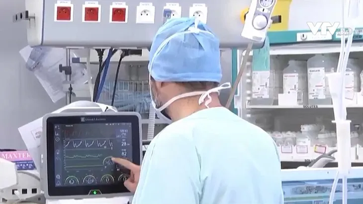 Siêu máy tính hỗ trợ phẫu thuật tại Pháp - Ảnh 1.