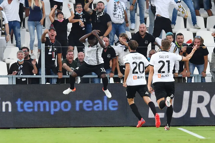 Juventus ngược dòng giành chiến thắng trước Spezia - Ảnh 2. Juventus ngược dòng giành chiến thắng trước Spezia - Ảnh 2.