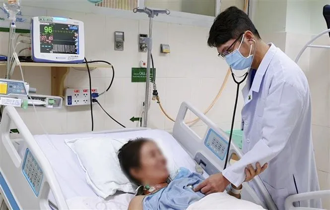 Phòng COVID-19 bằng thuốc dân gian, người bỏng nặng, người suýt mất mạng - Ảnh 1. Phòng COVID-19 bằng thuốc dân gian, người bỏng nặng, người suýt mất mạng - Ảnh 1.