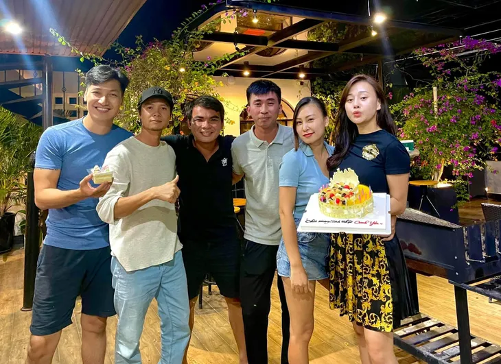 Phương Oanh đón sinh nhật đặc biệt trên phim trường - Ảnh 2. Phương Oanh đón sinh nhật đặc biệt trên phim trường - Ảnh 2.
