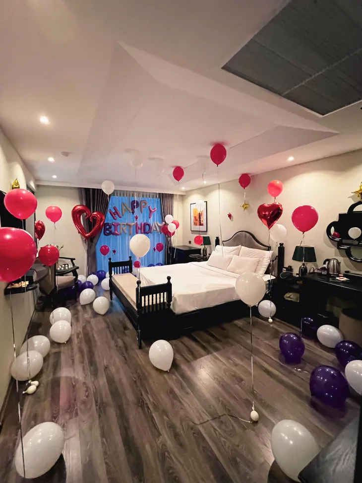 Phương Oanh đón sinh nhật đặc biệt trên phim trường - Ảnh 4. Phương Oanh đón sinh nhật đặc biệt trên phim trường - Ảnh 4.