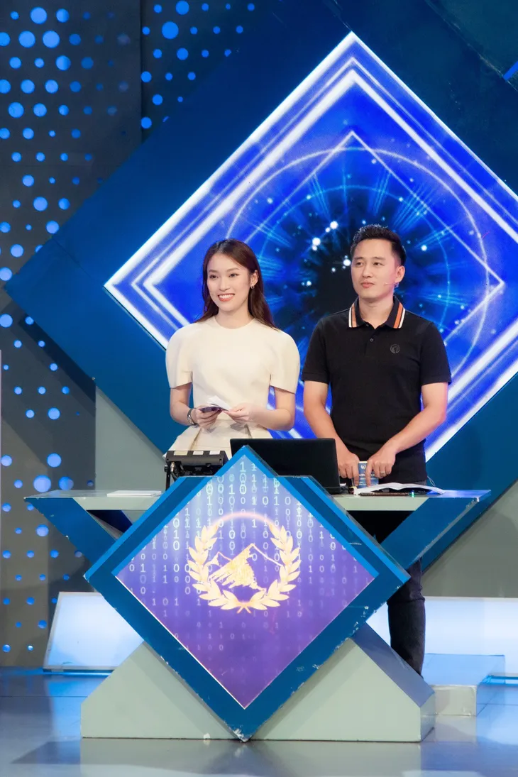 MC mới toanh của Đường lên đỉnh Olympia năm thứ 22 - Ảnh 1. MC mới toanh của Đường lên đỉnh Olympia năm thứ 22 - Ảnh 1.