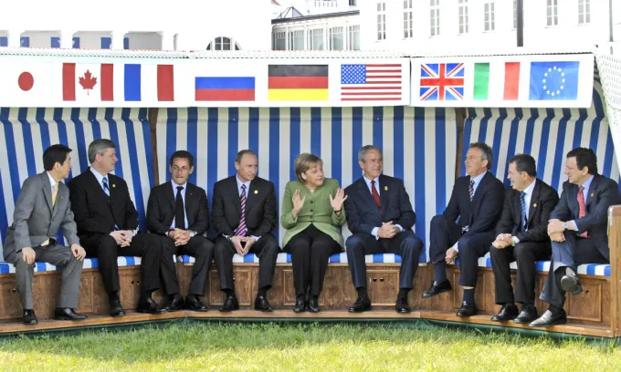 Bà Merkel trở thành Thủ tướng Đức đầu tiên rời nhiệm sở theo nguyện vọng cá nhân - Ảnh 4. Bà Merkel trở thành Thủ tướng Đức đầu tiên rời nhiệm sở theo nguyện vọng cá nhân - Ảnh 4.