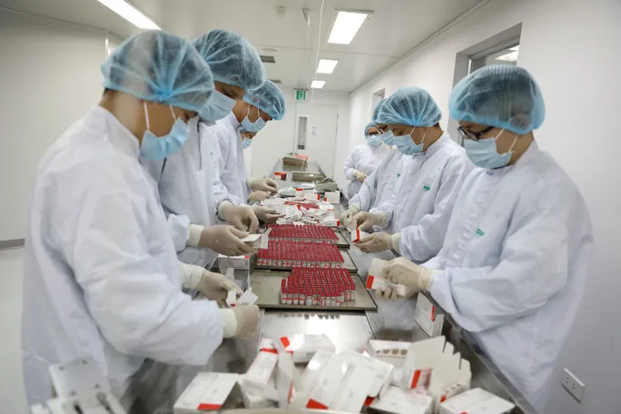 Vaccine tốt nhất là vaccine được tiêm sớm nhất - Ảnh 2. Vaccine tốt nhất là vaccine được tiêm sớm nhất - Ảnh 2.