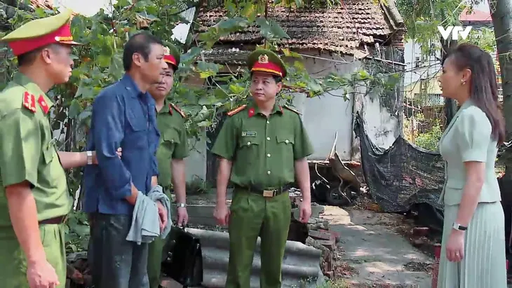 Hương vị tình thân phần 2 - Tập 42: Vì sao Long liên quan đến cái chết của ông Tín? - Ảnh 6. Hương vị tình thân phần 2 - Tập 42: Vì sao Long liên quan đến cái chết của ông Tín? - Ảnh 6.